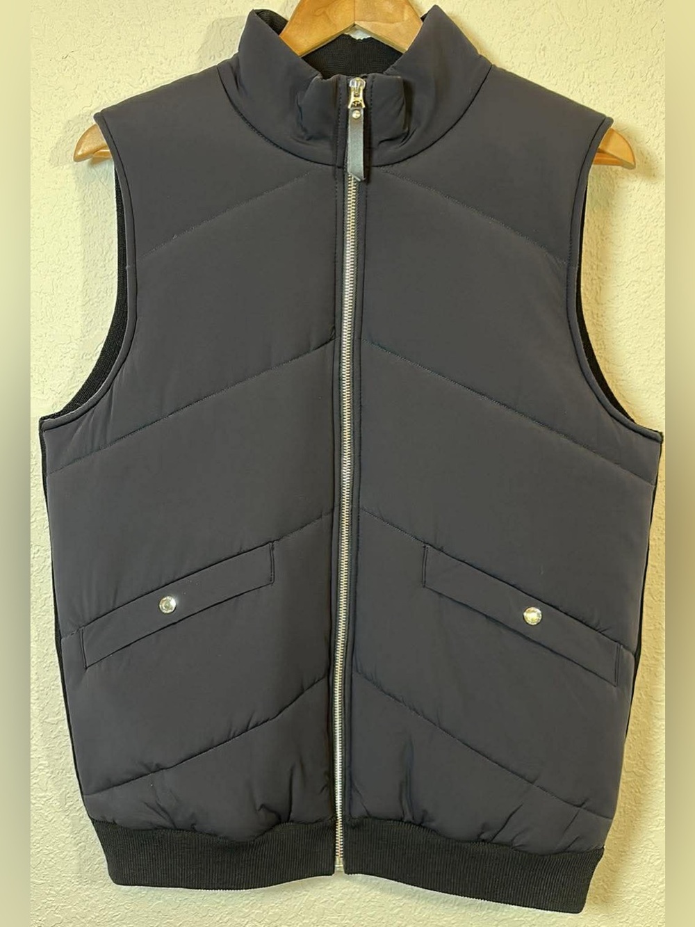 Reiss Men's Black Quilted Zip Vest